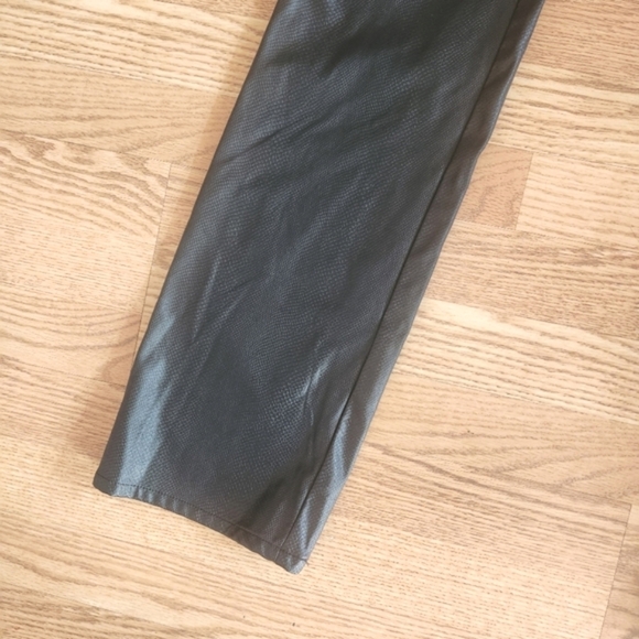 EUC WeWoreWhat Danielle Bernstein Crop Ankle Flare Pants Black Embossed Croc 29 - Picture 3 of 11